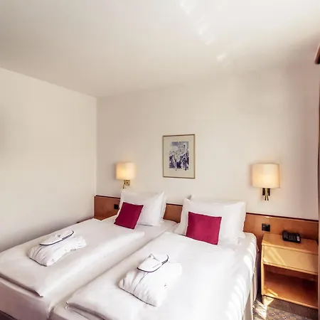 Mercure Friesenstrasse Hotel 4*